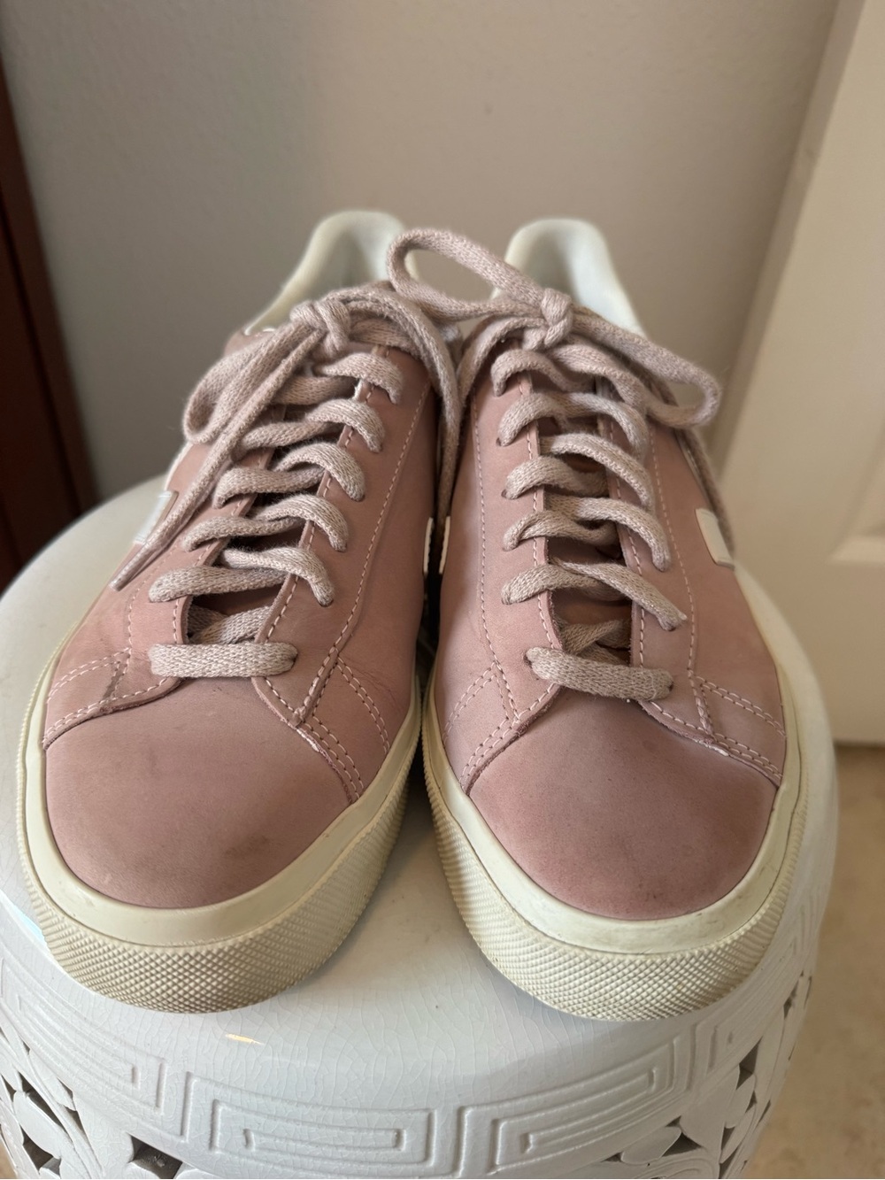 Veja Pink Leather Low-Top Sneakers with White V - Picture 3 of 5